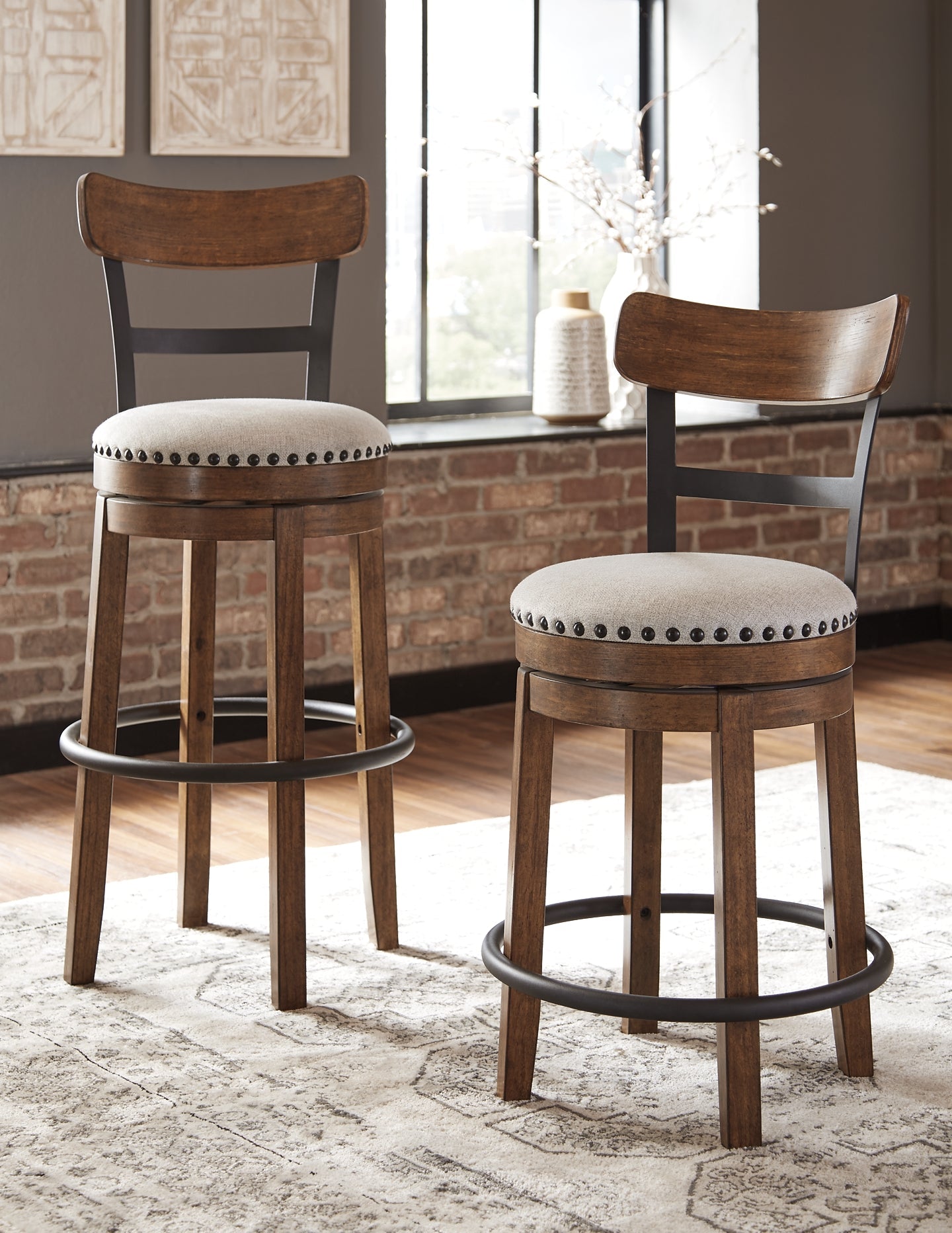 Valebeck Tall UPH Swivel Barstool(1/CN)