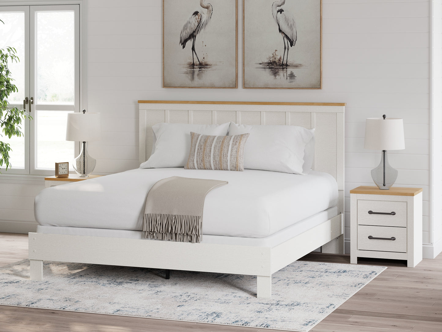 Linnocreek  Panel Bed